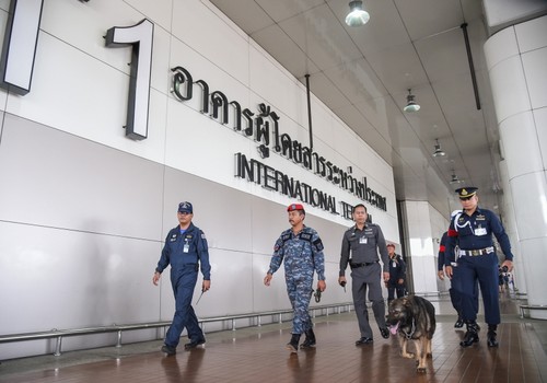 Security tightened at train and bus stations in Thailand - ảnh 1